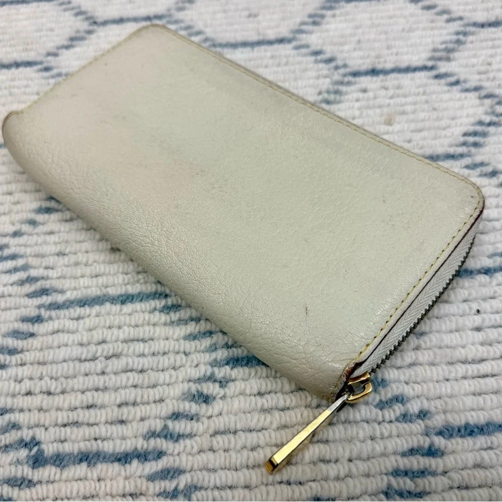 LOUIS VUITTON Vintage Y2K Suhali Cream Leather Zippy Wallet Clutch W/ Gold Studz